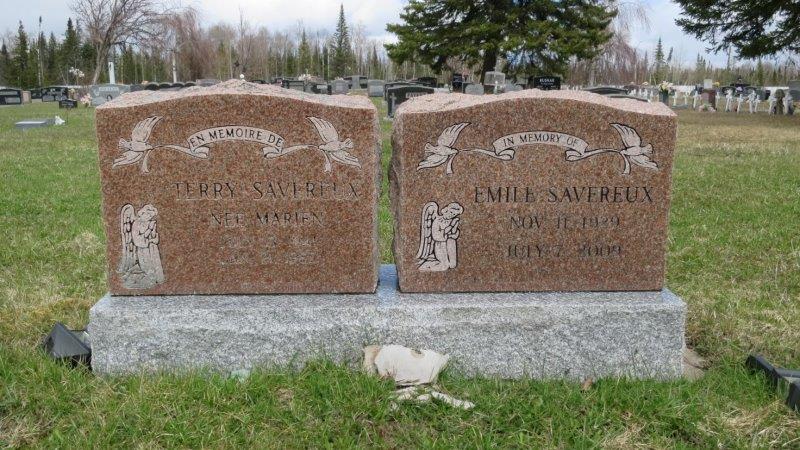 Headstone image of Savereux