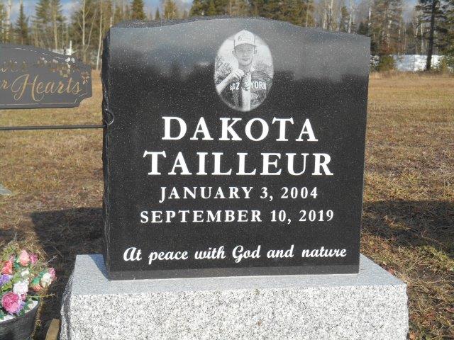 Headstone image of Tailleur